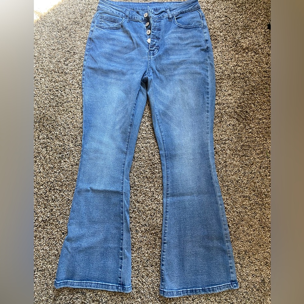 NWT size 8S bootcut jeans. Button fly